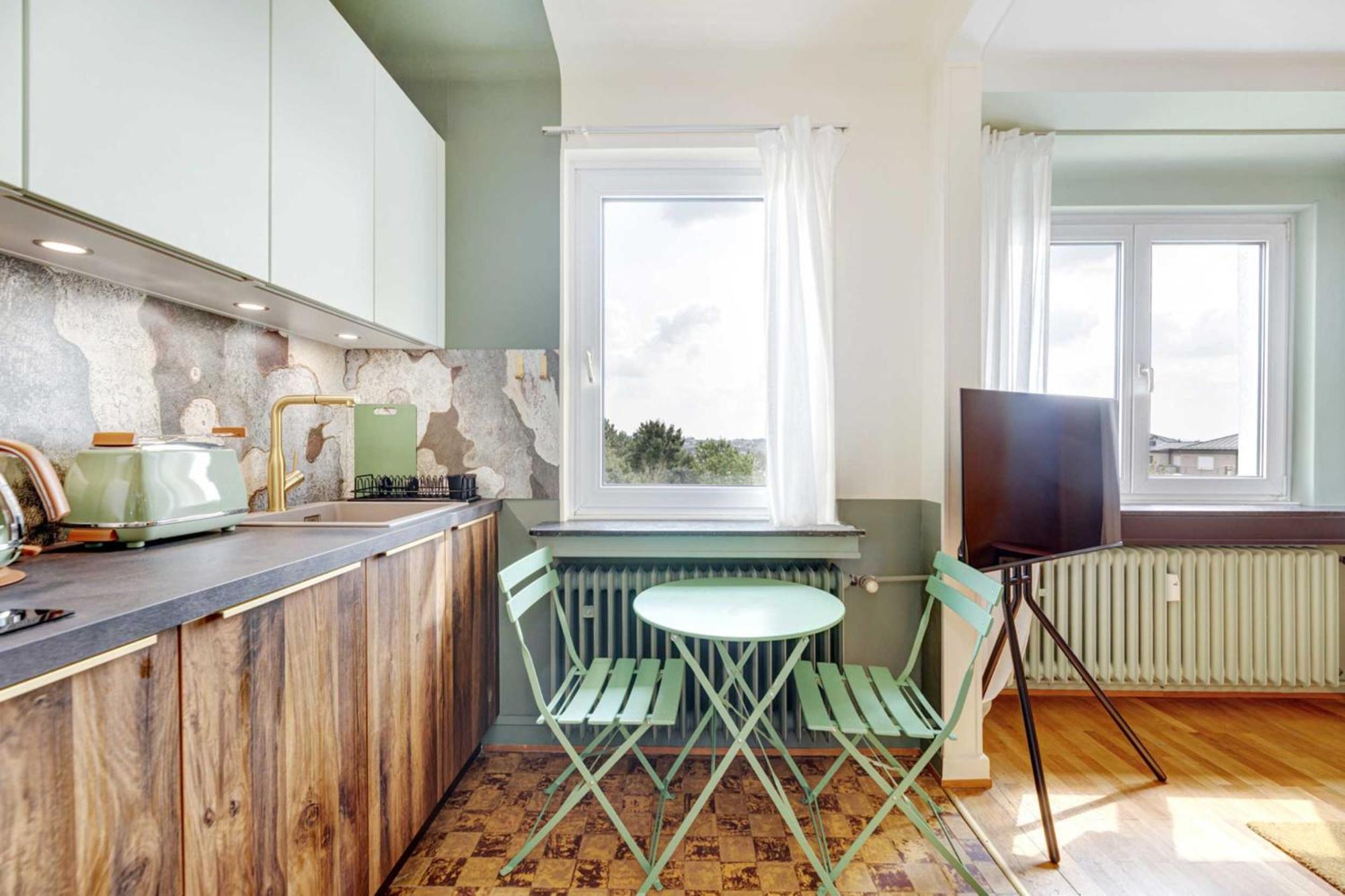 Apartment Elegant 1br With Full Kitchen & Workspace